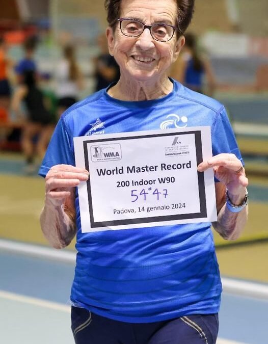 90 anni, fa il primato mondiale di corsa 200 metri per la sua classe.